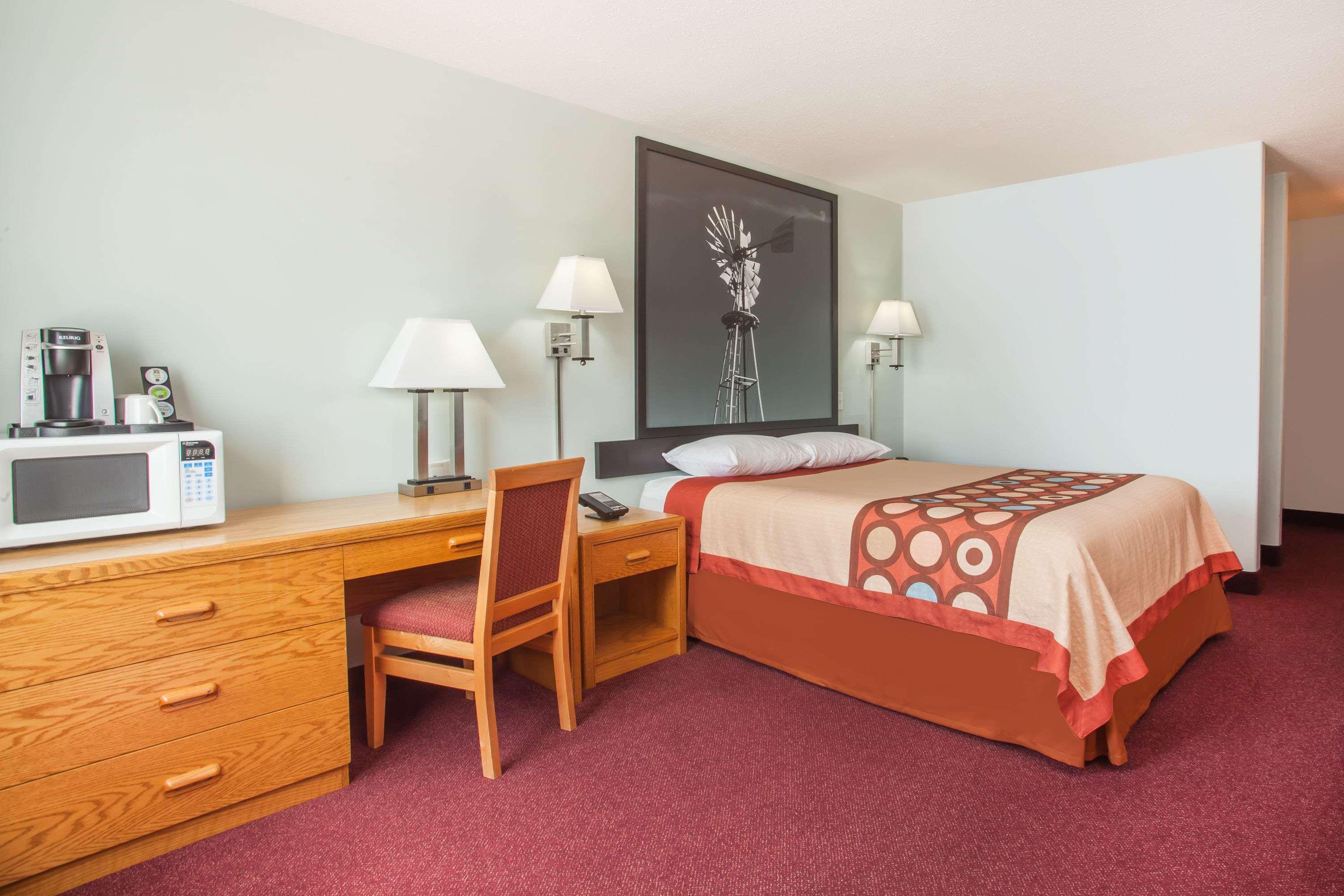 Super 8 By Wyndham Kindersley Exterior photo