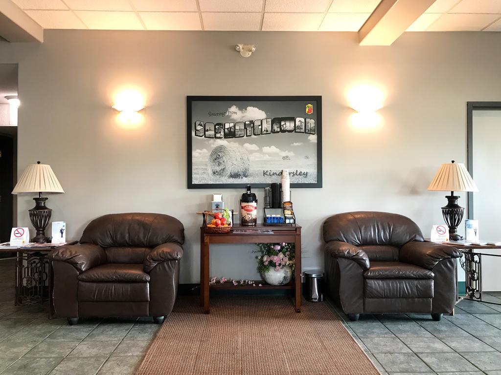 Super 8 By Wyndham Kindersley Exterior photo